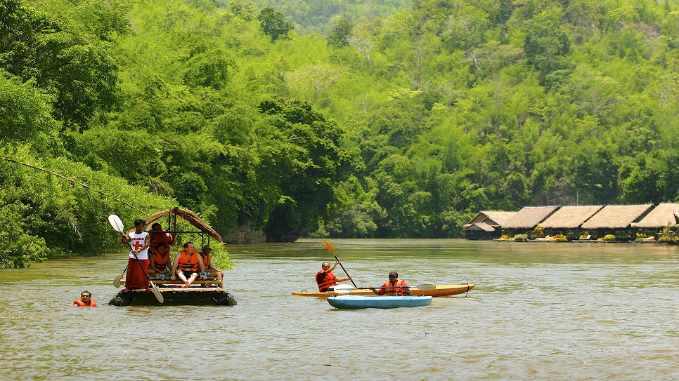 Trải nghiệm chèo bè tre trên sông Kwai