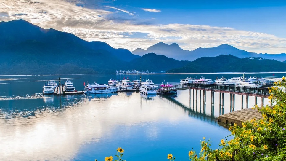 &nbsp;Hồ Nhật Nguyệt 