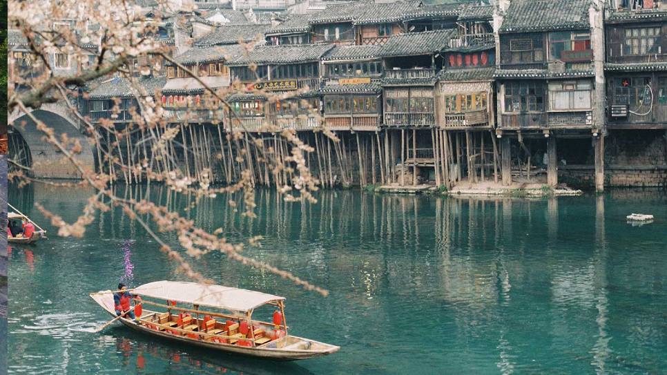 ngồi thuyền dạo sông Đà Giang