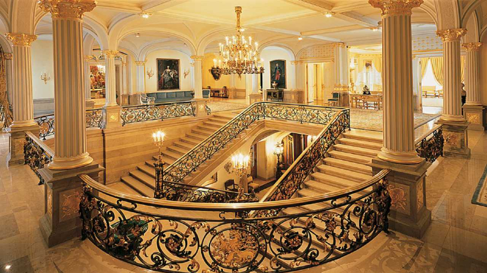 Kiến trúc tráng lệ của cung điện hoàng gia Grand Ducal