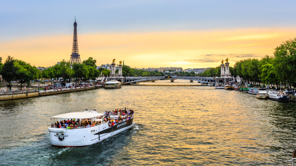 Du thuyền dọc sông Seine 