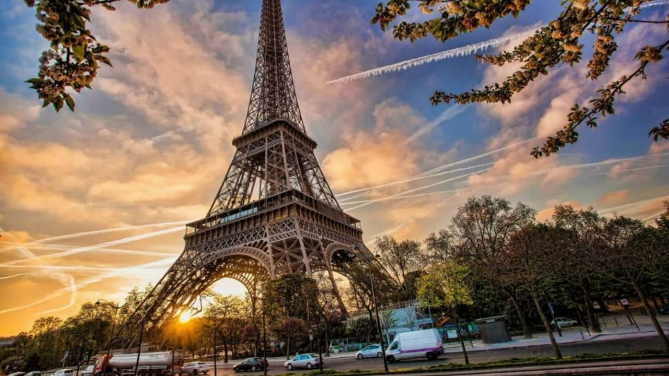 Tháp Eiffel là một trong những công trình thu phí thu hút nhất thế giới.