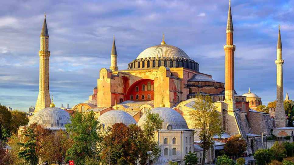 Vương Cung Thánh đường Hagia Sophia  nhìn từ bên ngoài