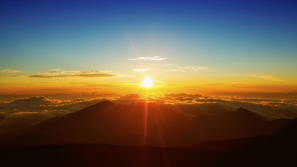 Bình minh rực rỡ từ đỉnh Bromo