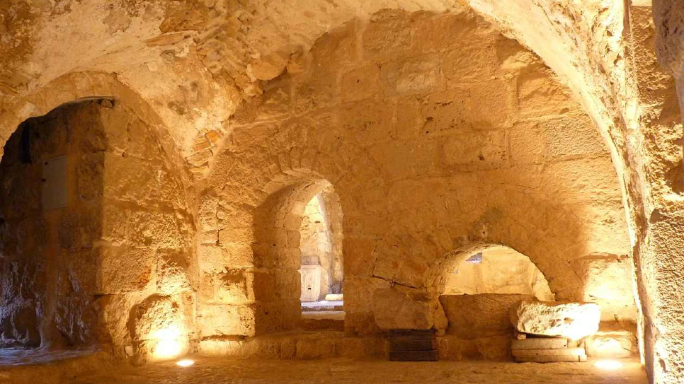 Bên trong Lâu đài Ajloun