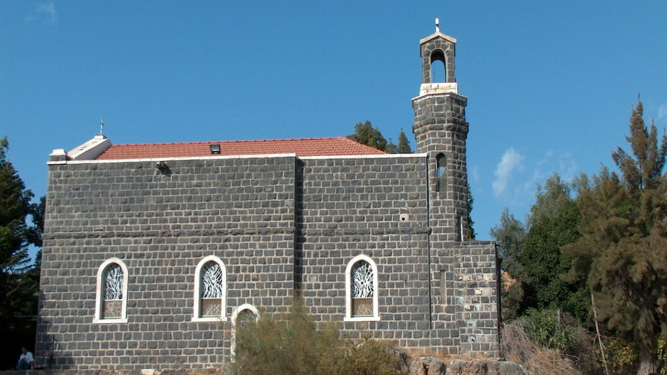 Nhà Thờ Tối Thượng Quyền nhỉn từ bên ngoài