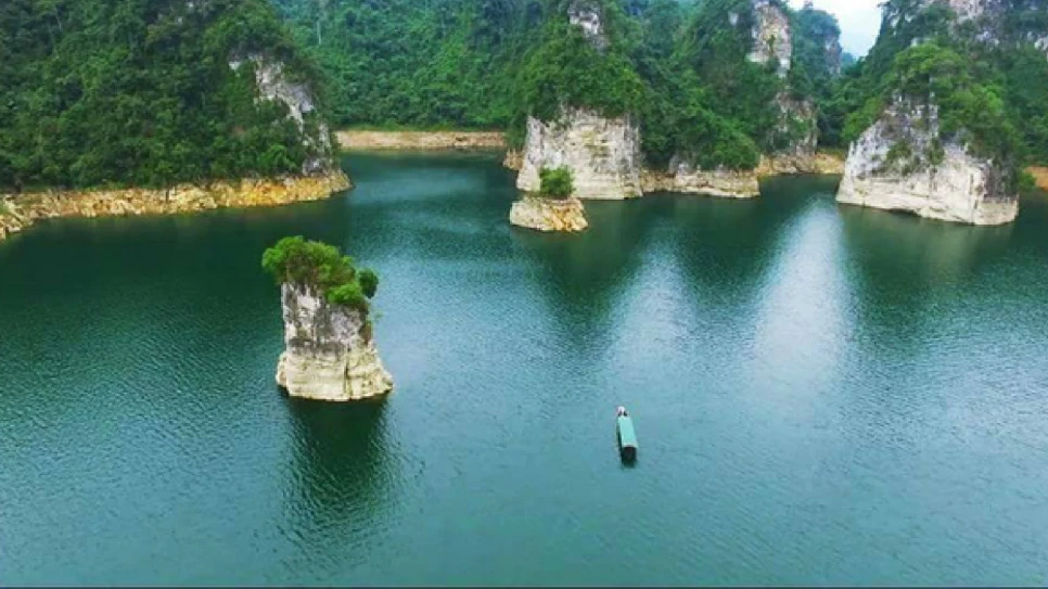 Khám phá lòng hồ Na Hang