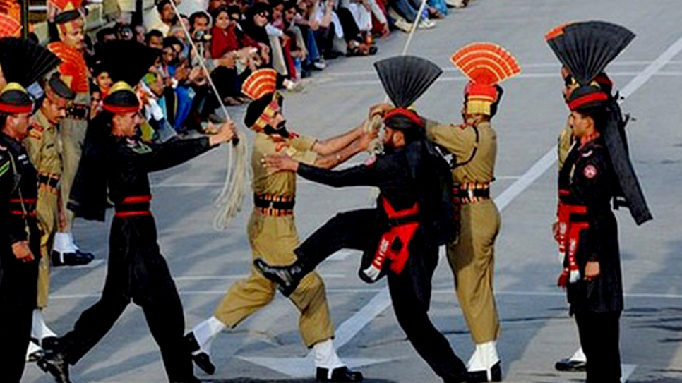Lễ hạ cờ của quân đội hai nước Pakistan và Ấn Độ