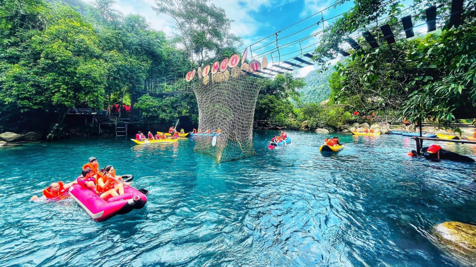 Tắm suối, chèo thuyền kayak