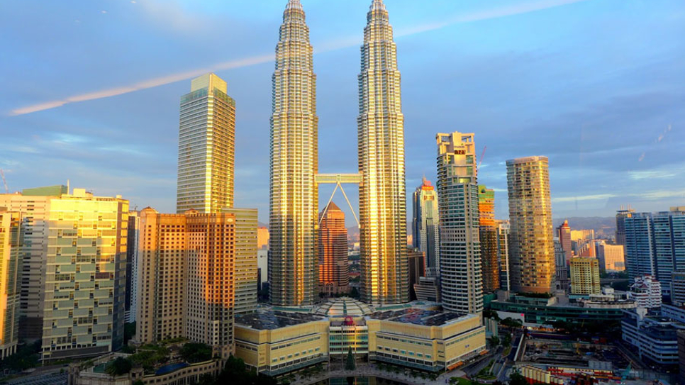 Chụp hình tại tháp đôi Petronas Towers