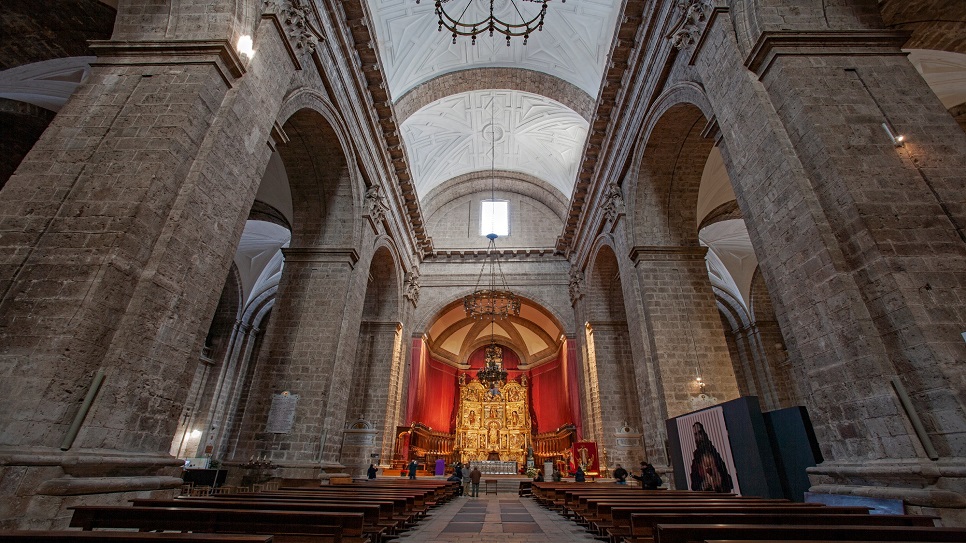 Bên trong Nhà thờ Chính tòa Valladolid