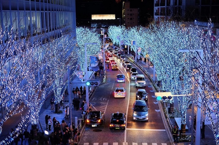 Đường phố Nhật Bản sáng rực rỡ vào lễ Giáng sinh