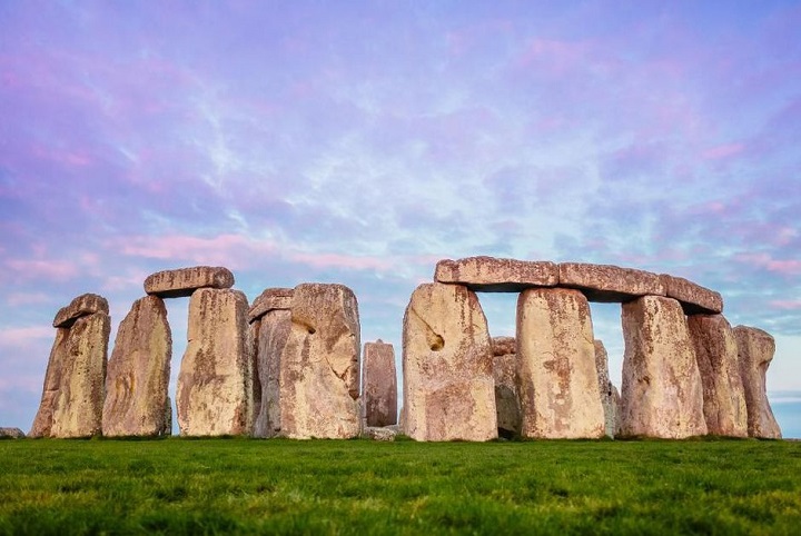 Stonehenge - những viên đá được xếp chồng lên nhau 1 cách kỳ lạ