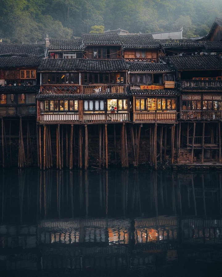 Phượng Hoàng cổ trấn - "tiểu thành đẹp nhất Trung Quốc"