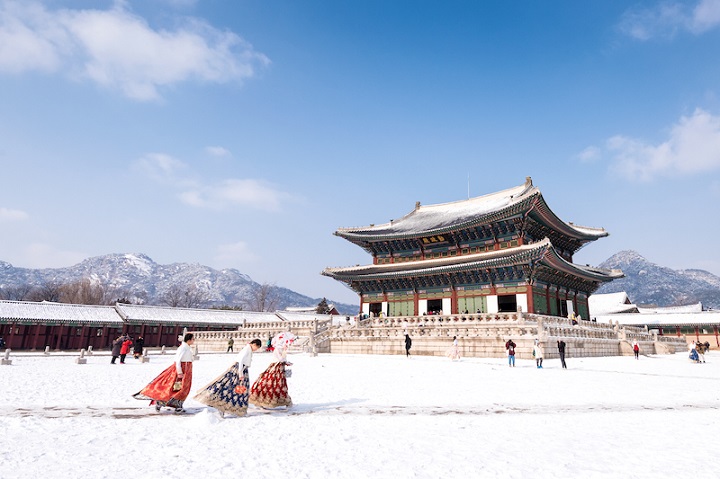 Cung điện Gyeongbokgung phủ tuyết trắng xóa