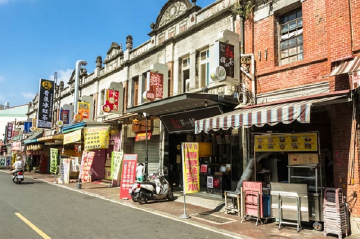 Lượn quanh phố cổ Jishan bạn sẽ no căng bụng với những món ăn đường phố hấp dẫn