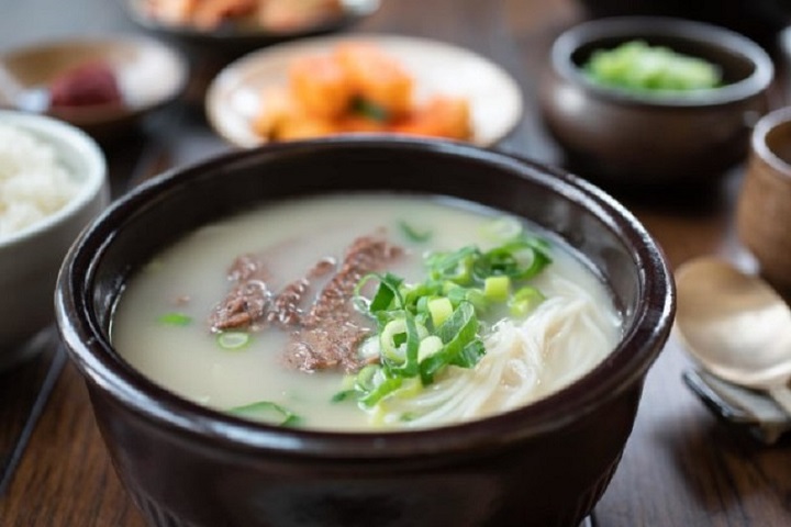 Súp Seolleongtang - Món ăn phổ biến vào mùa đông Hàn Quốc