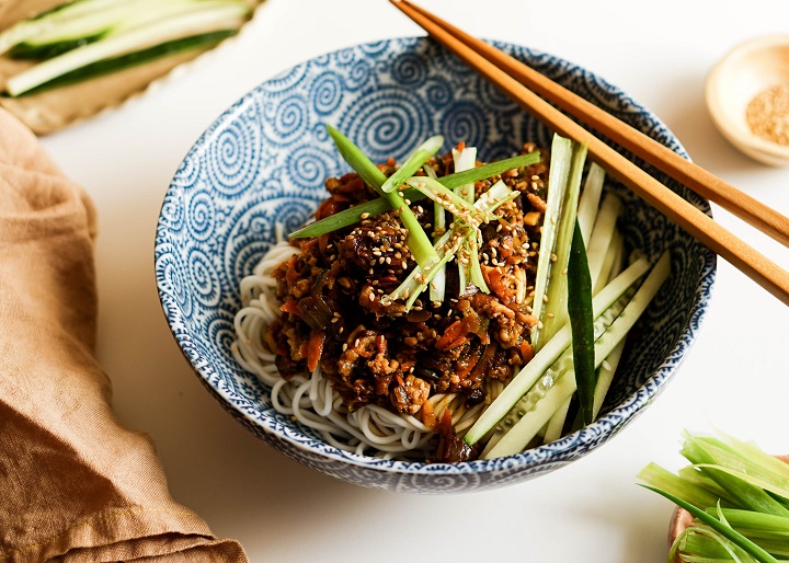 Zhajiangmian là một trong những món ăn nổi tiếng nhất của ẩm thực Sơn Đông