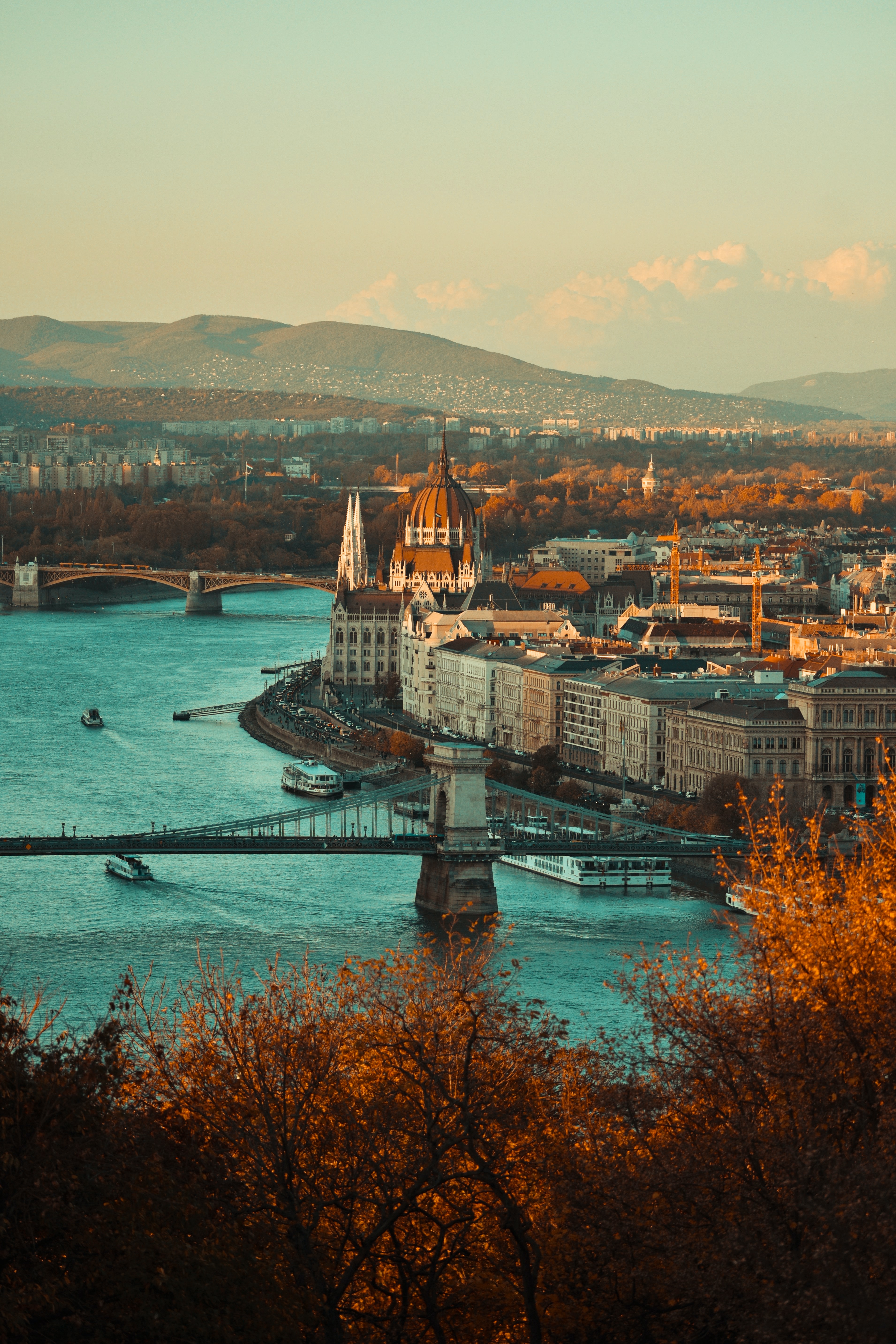 Quang cảnh Budapest, Hungary xế chiều vào một ngày mùa thu