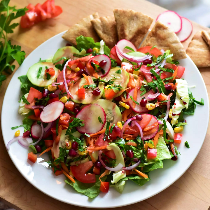 Salad Fattoush - món ăn truyền thống của Jordan