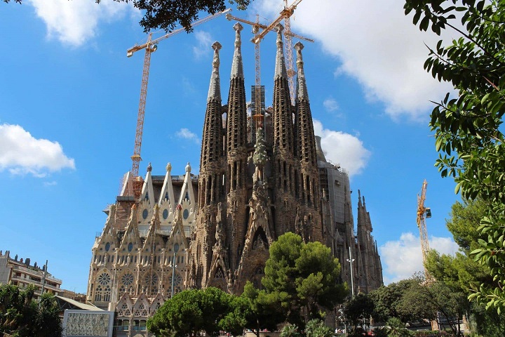 Lối kiến trúc hết sức độc đáo của vương cung thánh đường Sagrada Familia