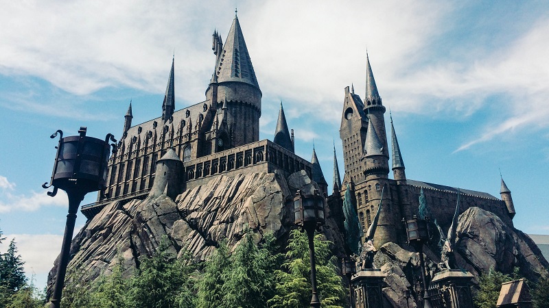 Thì ra lâu đài Hogwarts có thật chứ chẳng cần CGI bảo sao cảnh Harry Potter  đi học chưa bao giờ giả trân