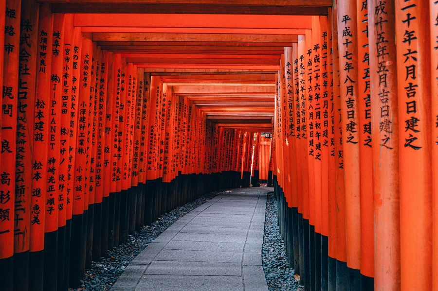 FUSHIMI INARI – Ngồi đền Ngàn Cổng Huyền Thoại tại Nhật Bản