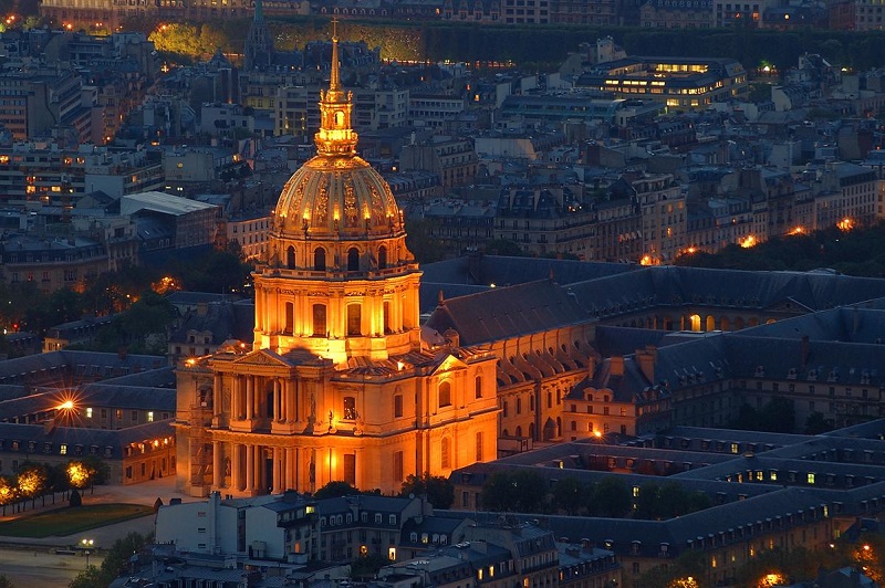 BÊN TRONG ĐIỆN INVALIDES PARIS